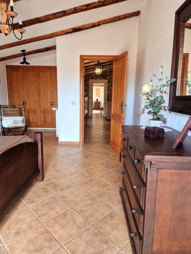 Charming Rustic House with Pool – Temporary Winter Rental