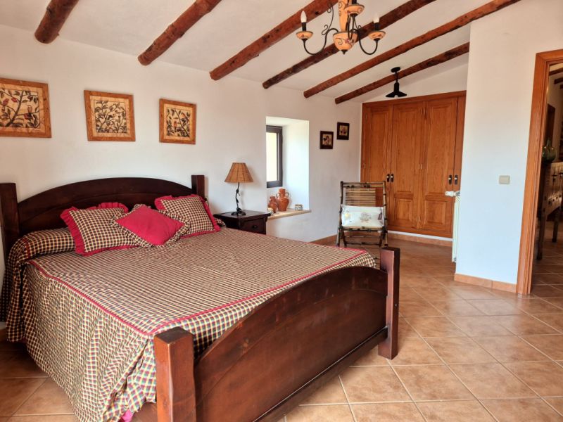 Charming Rustic House with Pool – Temporary Winter Rental