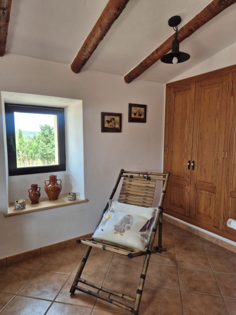 Charming Rustic House with Pool – Temporary Winter Rental