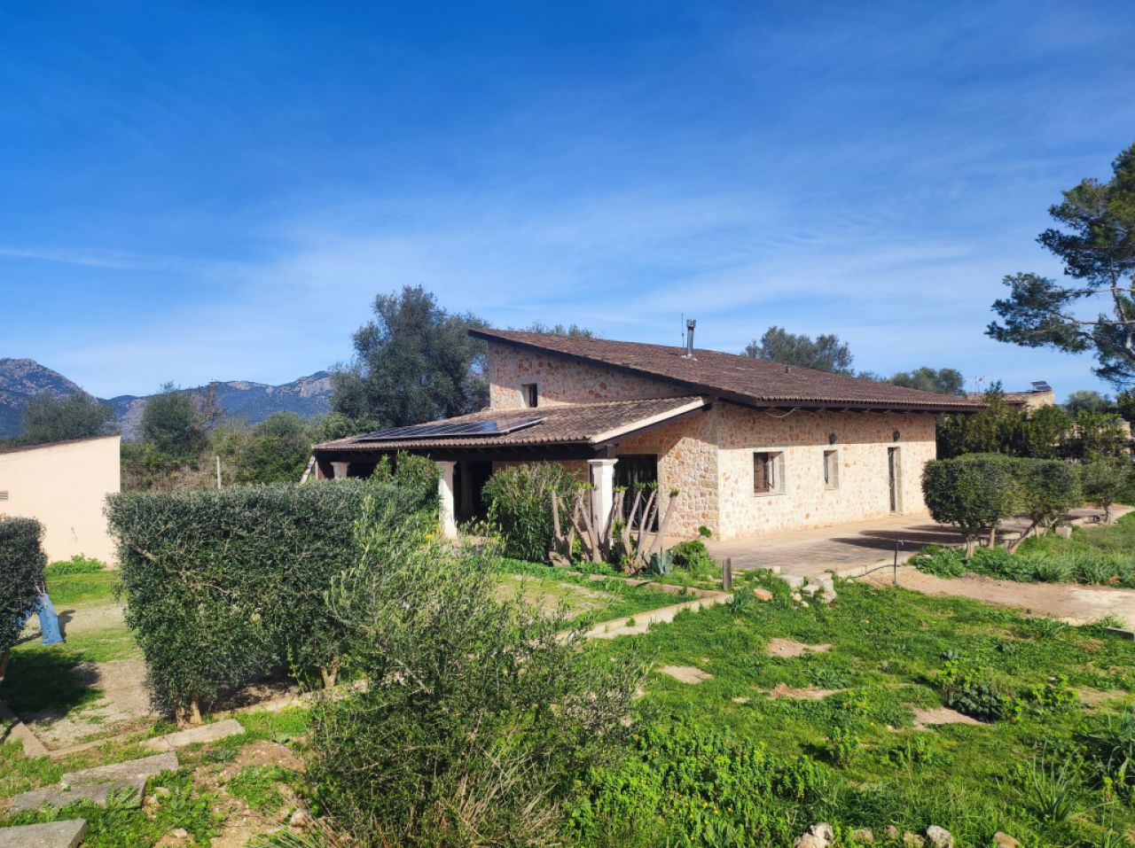 Encantadora casa de campo de piedra en una gran parcela en la zona de Inca