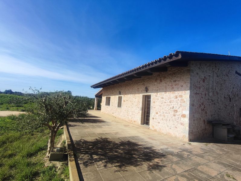Charmantes Landhaus aus Stein auf großem Grundstück im Raum Inca