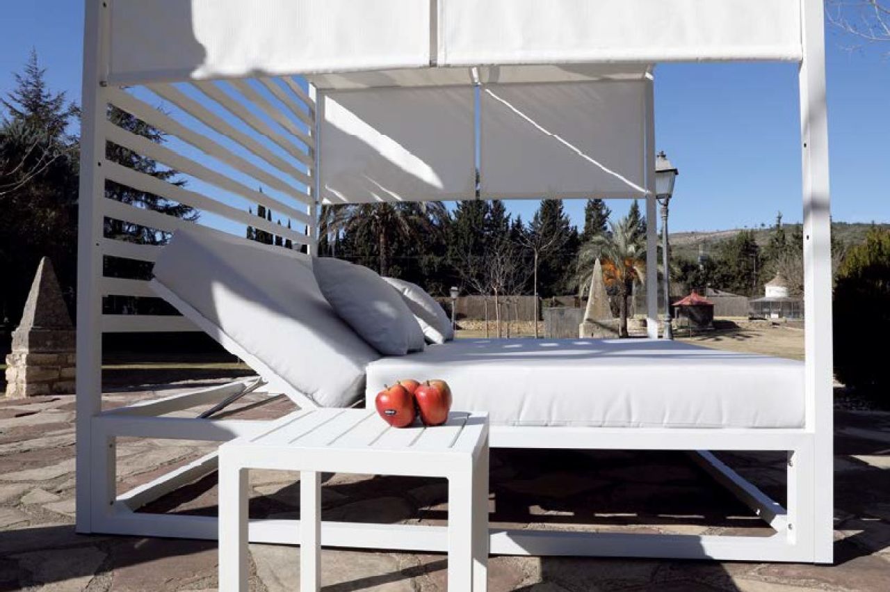 Chill Daybed (NEW), exhibition model 195x195x195cm