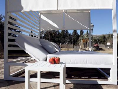 Chill Daybed (NEW), exhibition model 195x195x195cm