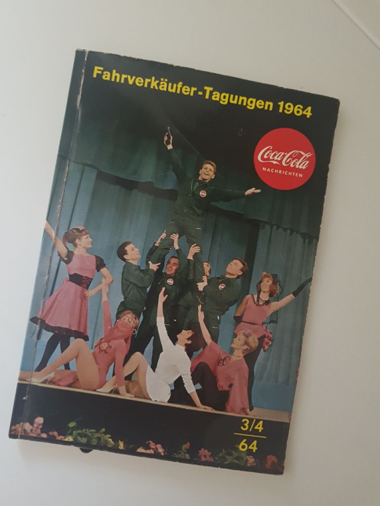 Objeto de colección de Coca-Cola – Original de 1964  Folleto original de una reunión de vendedores itinerantes