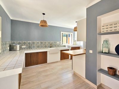 Colònia de Sant Pere: Casa moderna cerca del puerto  Piscina, apartamento independiente y licencia de alquiler vacacional