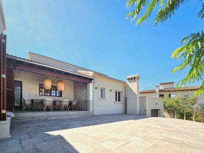 Colònia de Sant Pere: Casa moderna cerca del puerto  Piscina, apartamento independiente y licencia de alquiler vacacional