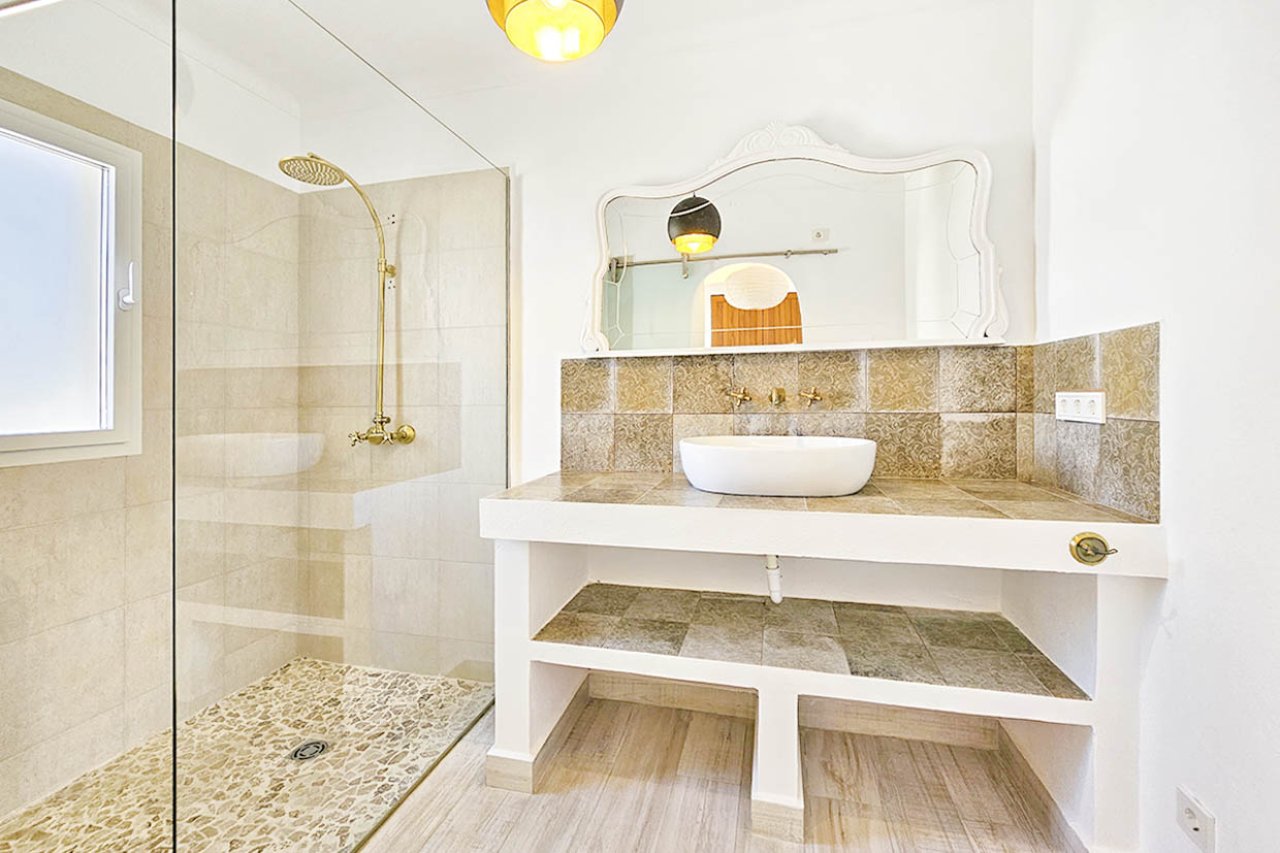 Colònia de Sant Pere: Casa moderna cerca del puerto  Piscina, apartamento independiente y licencia de alquiler vacacional