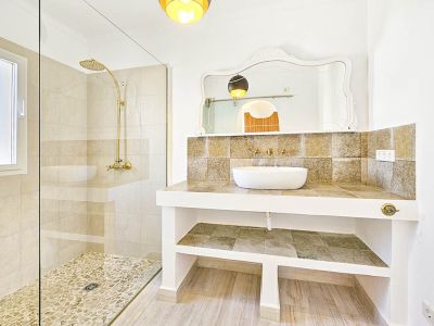Colònia de Sant Pere: Casa moderna cerca del puerto  Piscina, apartamento independiente y licencia de alquiler vacacional