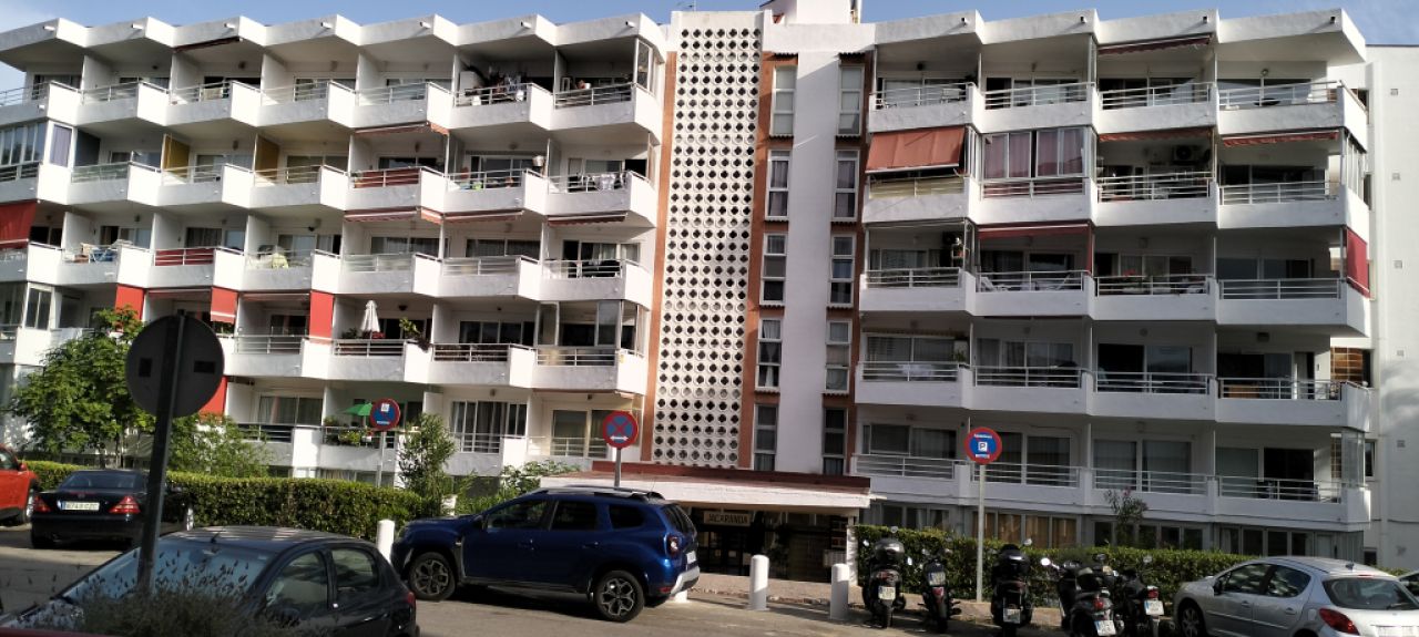 COSTA DE LA CALMA: Komplett sanierte ERDGESCHOSS-WOHNUNG mit 1 SZ in ruhiger Hausgemeinschaft