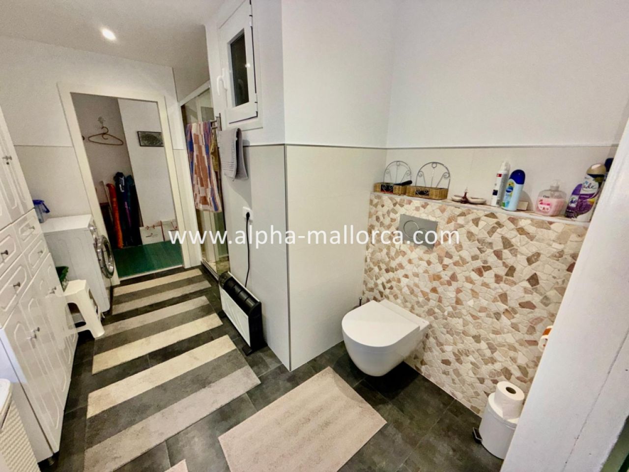 COSTA DE LA CALMA: Komplett sanierte ERDGESCHOSS-WOHNUNG mit 1 SZ in ruhiger Hausgemeinschaft