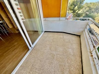 COSTA DE LA CALMA (SANTA PONSA): Renovierungsbedürftiges Studio fussläufig zum Strand