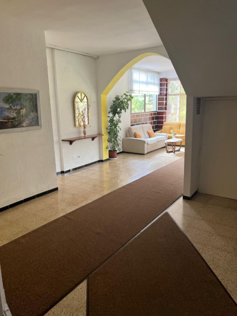 COSTA DE LA CALMA (SANTA PONSA): Renovierungsbedürftiges Studio fussläufig zum Strand