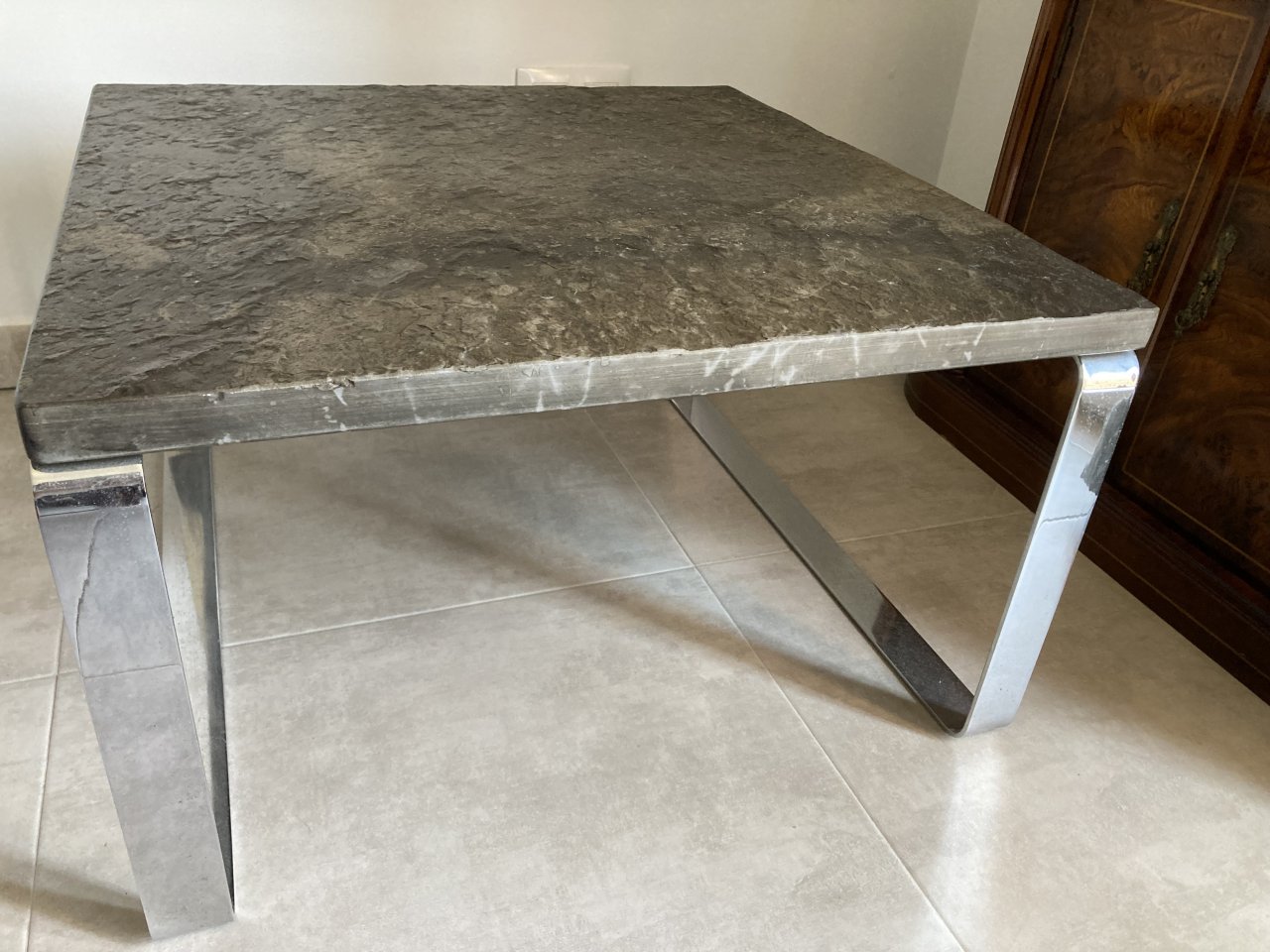 Couchtisch 70x70, 40 hoch. Platte Naturstein Ölschiefer, Gestell Edelstahl