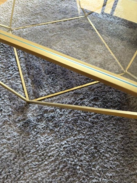 Mesa de centro con tapa de cristal (color dorado - ZARA Home)