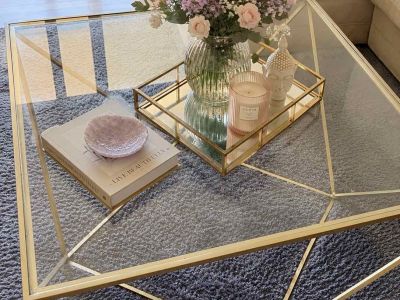 Mesa de centro con tapa de cristal (color dorado - ZARA Home)