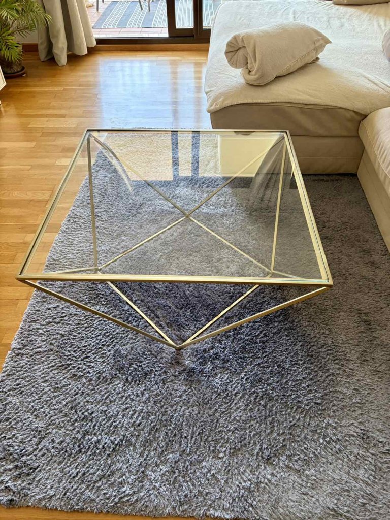 Mesa de centro con tapa de cristal (color dorado - ZARA Home)