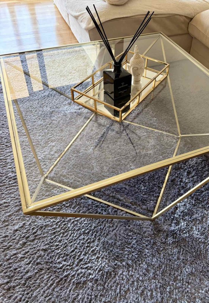 Mesa de centro con tapa de cristal (color dorado - ZARA Home)