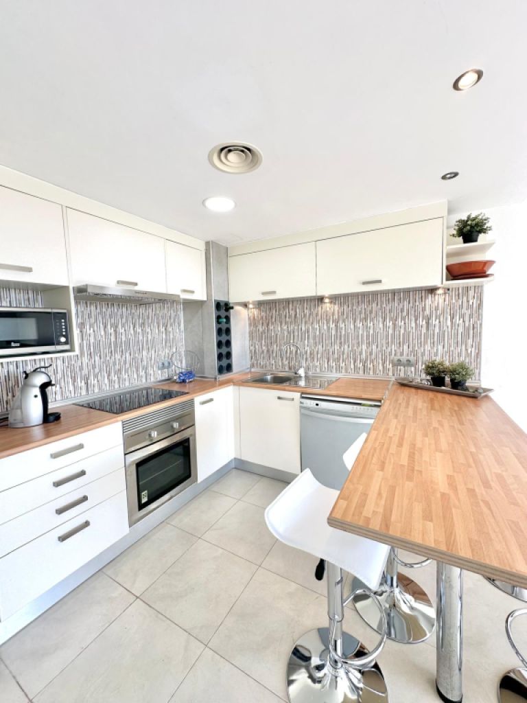 Top-floor apartment in Cala Domingos