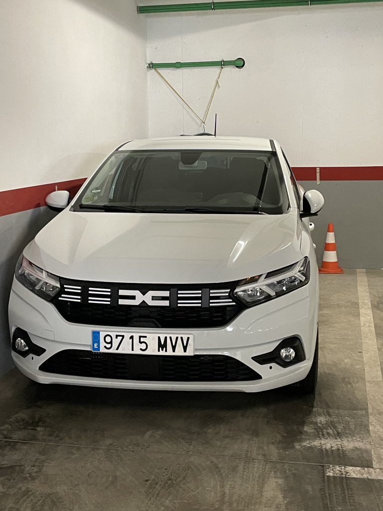 DACIA Sandero weiß