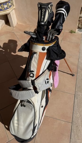 Damen-Golftasche mit komplettem Schlägersatz inkl. diverse Driver