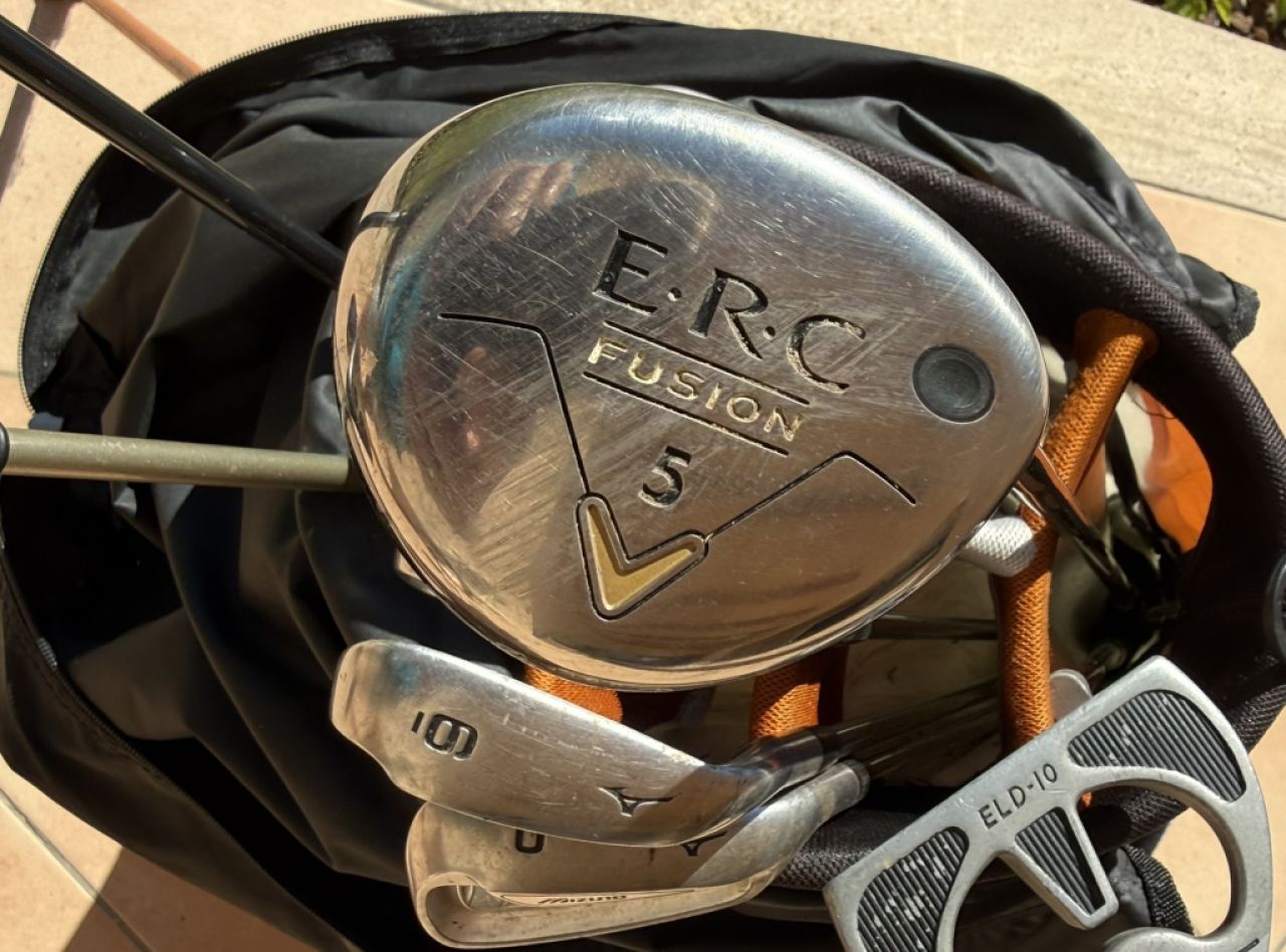 Damen-Golftasche mit komplettem Schlägersatz inkl. diverse Driver