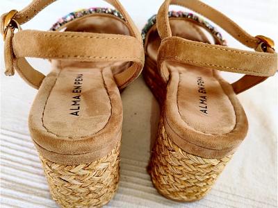 Damen-Keilsandaletten, mit Strasssteinen verziert, Größe 38, Marke Alma en Pena