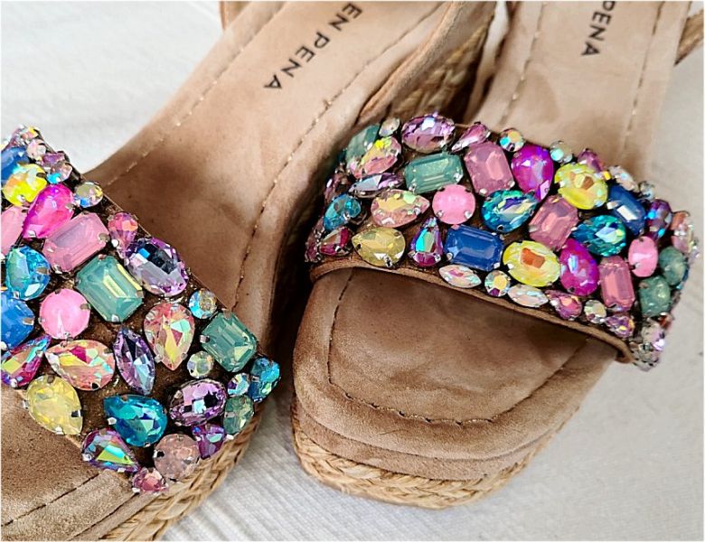 Damen-Keilsandaletten, mit Strasssteinen verziert, Größe 38, Marke Alma en Pena