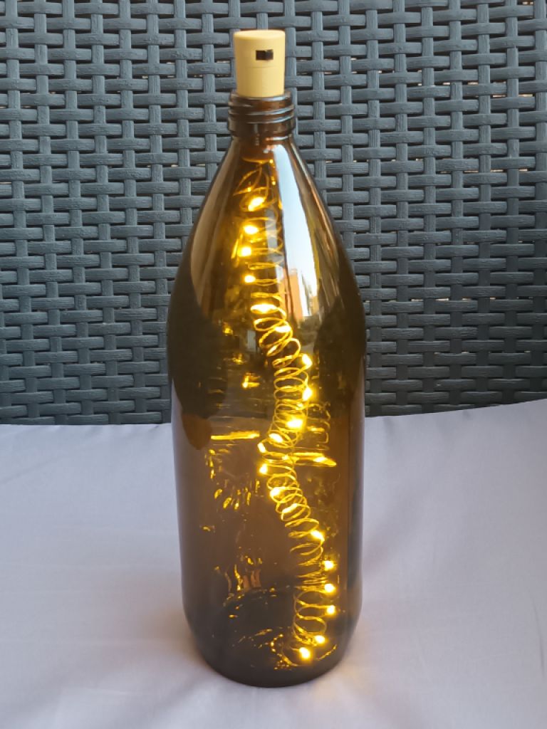 Deko für  Innen und Aussen: Ausgefallene Lichterflaschen mit Batteriebetrieb