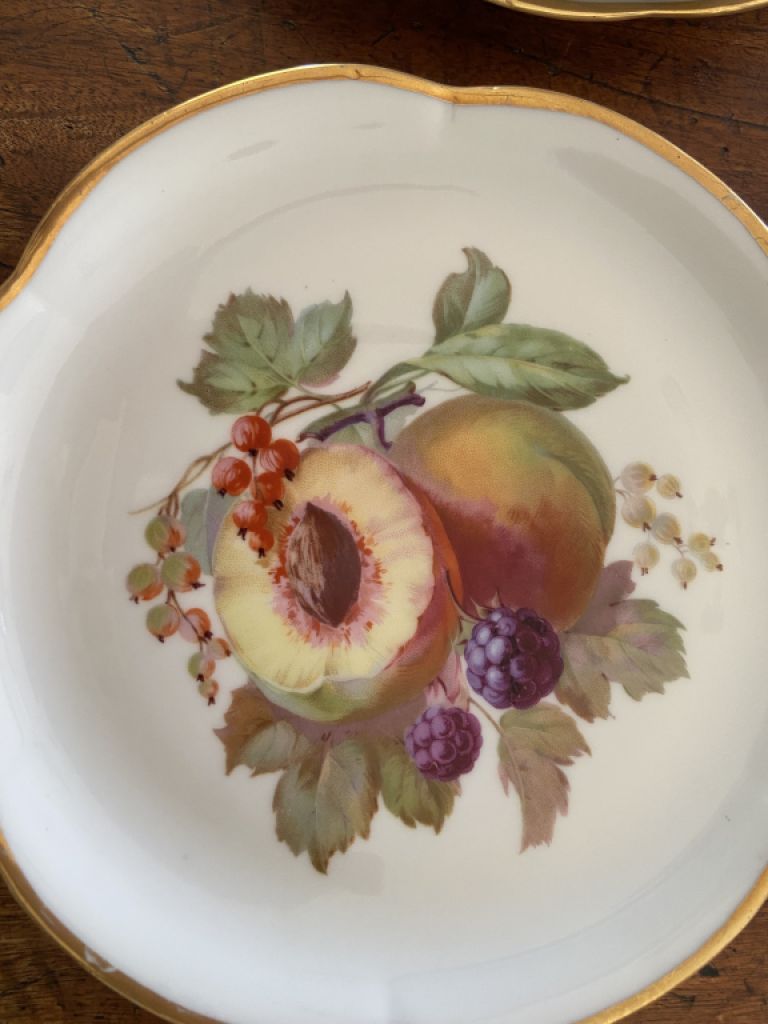 Decorative dessert plates from the 1950s