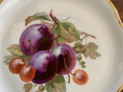 Decorative dessert plates from the 1950s