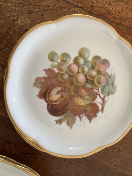 Decorative dessert plates from the 1950s