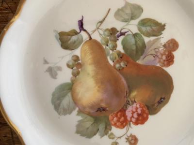 Decorative dessert plates from the 1950s