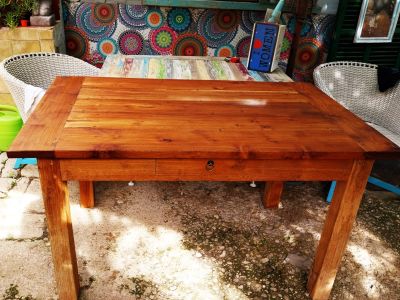 Mesa decorativa de madera maciza tropical