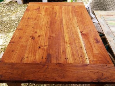Mesa decorativa de madera maciza tropical