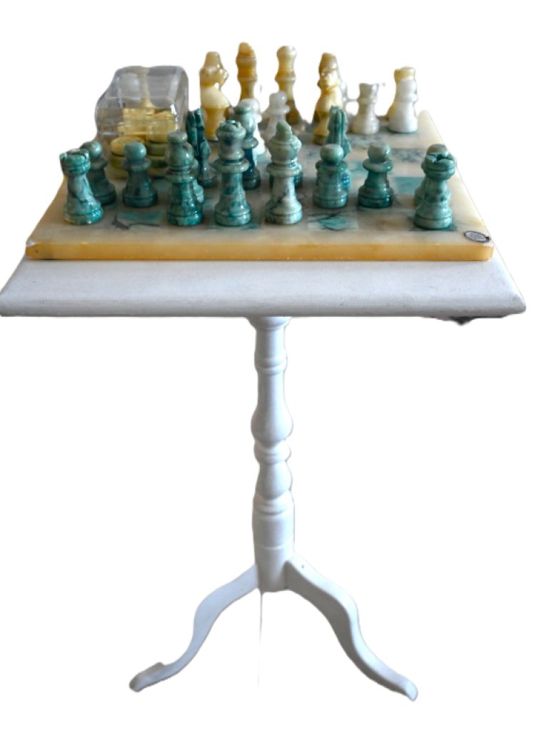 Dekoratives Schachspiel aus italienischem Alabaster