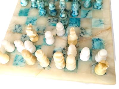 Dekoratives Schachspiel aus italienischem Alabaster