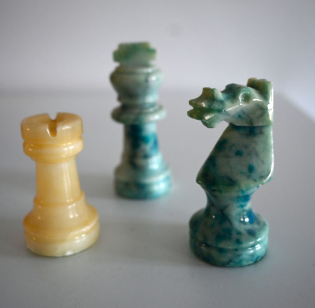 Dekoratives Schachspiel aus italienischem Alabaster