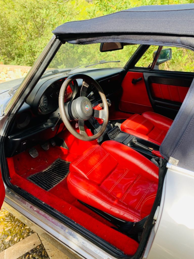 El icónico coche clásico ALpha Spider 1986 en venta