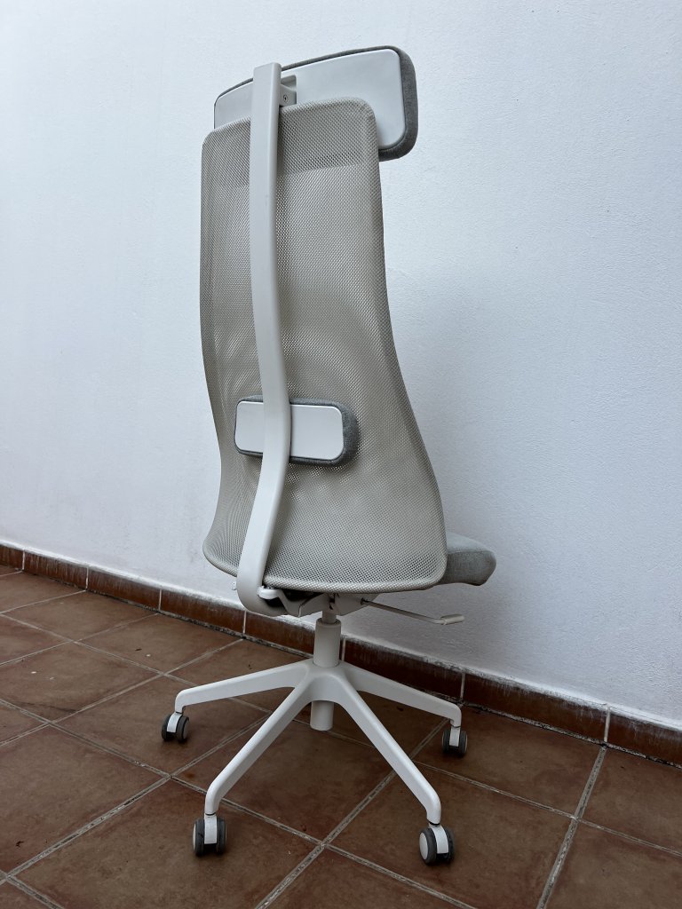 Design Bürostuhl mit Netzrücken