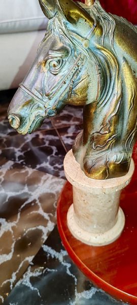 Designer Horse Couchtisch, Holz, Kristall, Bronze Motive, Mamorsäulen