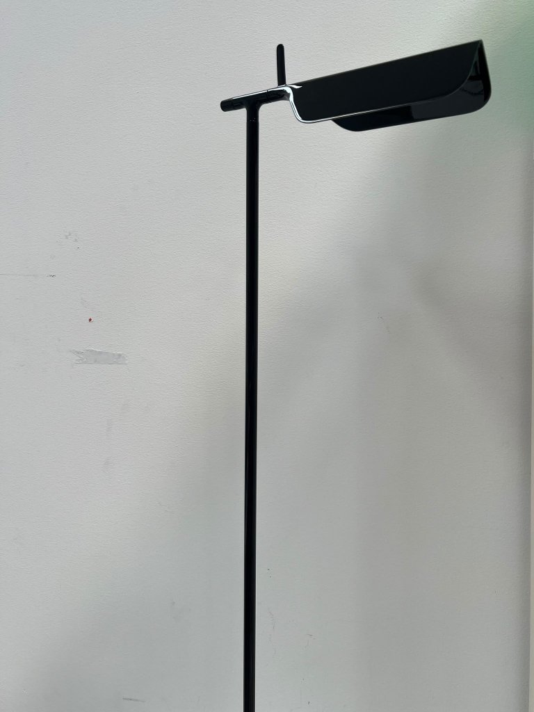 Lámpara de pie de diseño Tab F LED Floor Lamp de FLOS Italia