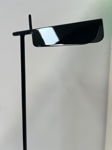 Lámpara de pie de diseño Tab F LED Floor Lamp de FLOS Italia