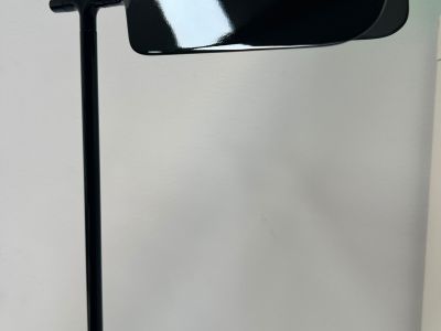 Lámpara de pie de diseño Tab F LED Floor Lamp de FLOS Italia
