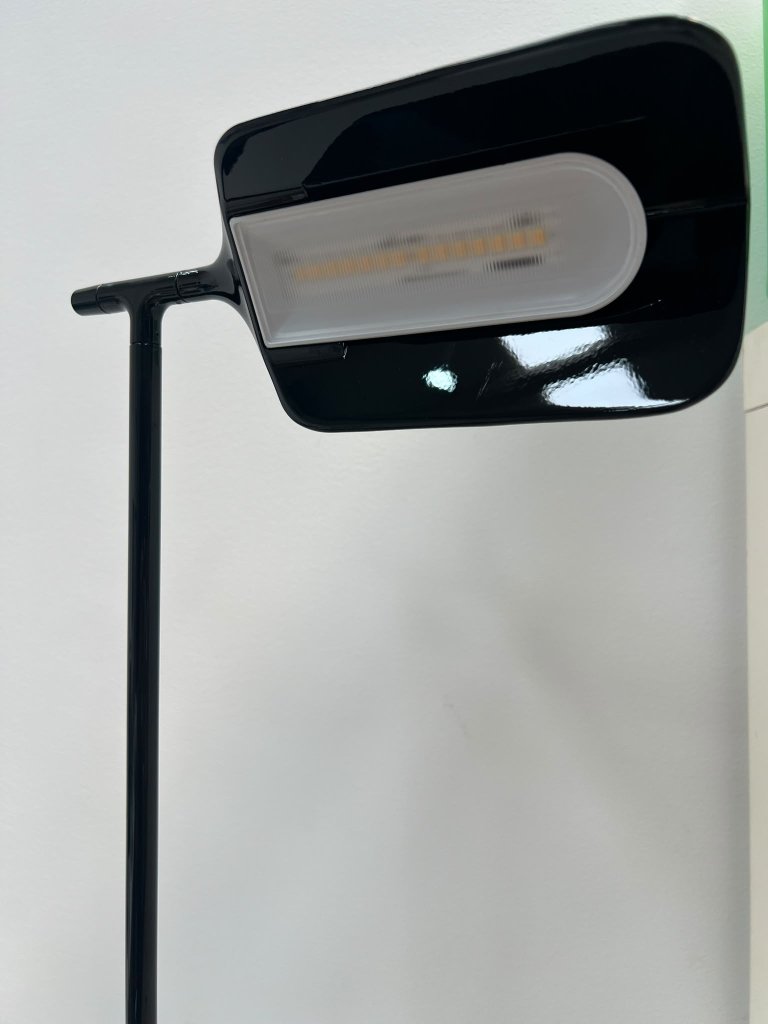 Lámpara de pie de diseño Tab F LED Floor Lamp de FLOS Italia