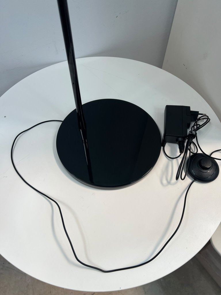 Lámpara de pie de diseño Tab F LED Floor Lamp de FLOS Italia