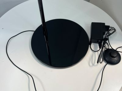 Lámpara de pie de diseño Tab F LED Floor Lamp de FLOS Italia