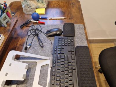 Desktop/ Office desk like new!