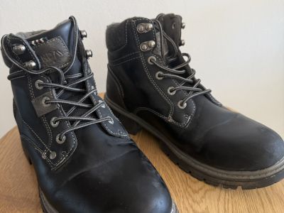Diverse Herren Schuhe in verschiedenen Größen
