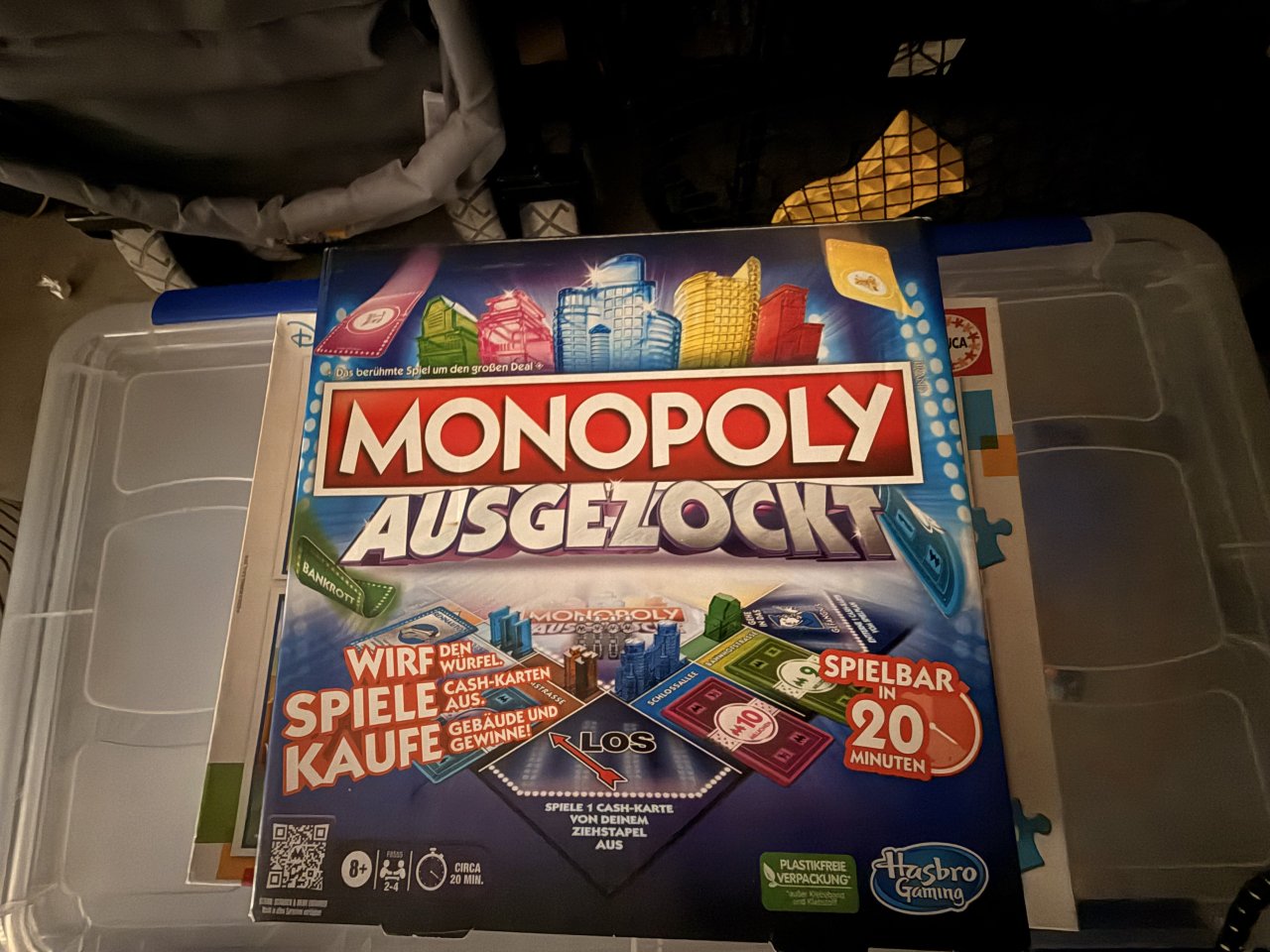 Diversos rompecabezas y juguetes
