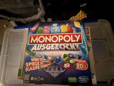 Diversos rompecabezas y juguetes